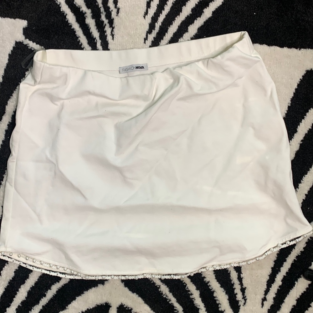 Elegant white skirt